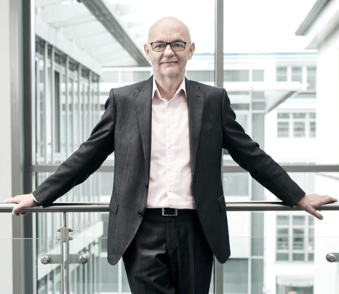 Harald Cyll Steuerberater stehend